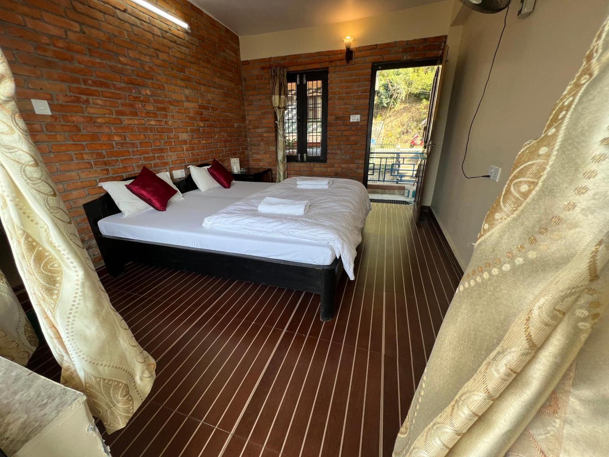 Little Pilgrim Family Lodge Pokhara Luaran gambar